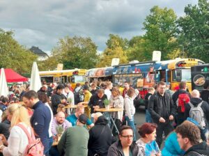 Spiel Essen 2024: Food-Trucks vor den Hallen