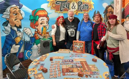 SPIEL Essen 2026: Gruppenbild mit der Tea & Rum Crew SPIEL Essen 2026: Gruppenbild mit der Tea & Rum Crew