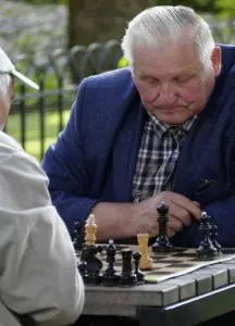 Opa spielt Schach
